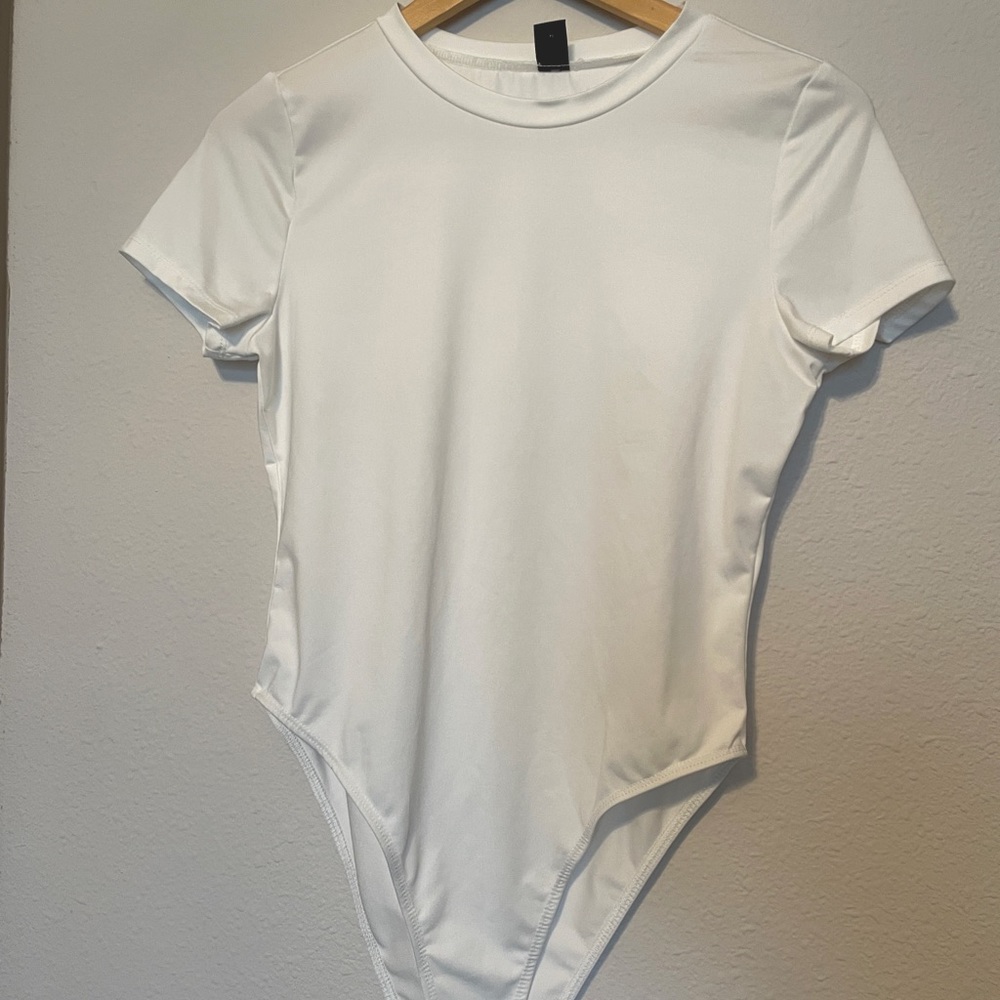 SHEIN White Short Sleeve Bodysuit